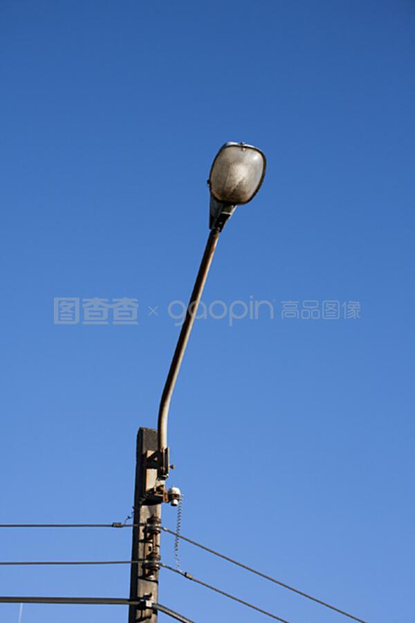藍(lán)天電力行業(yè)的燈柱